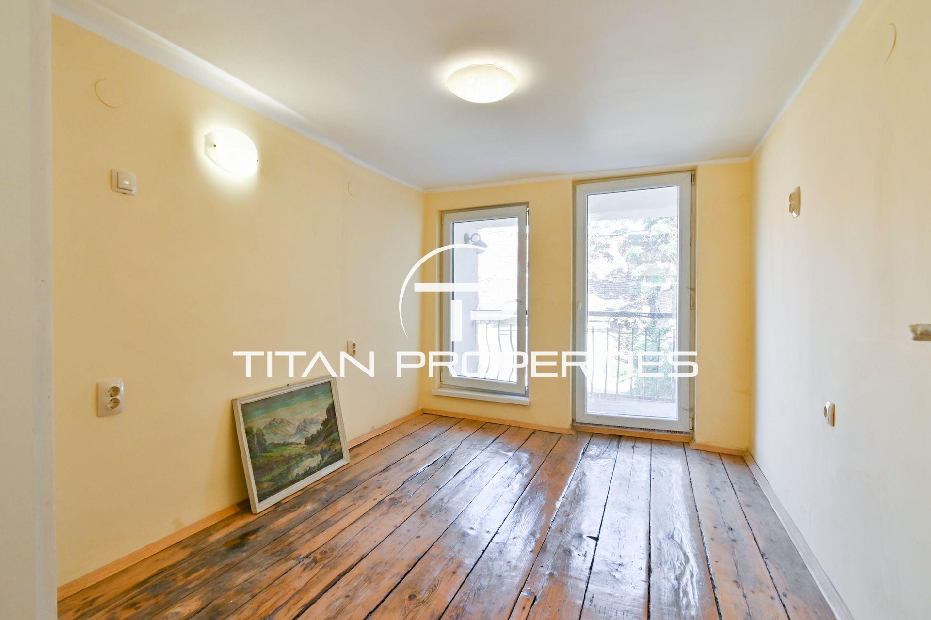 Three-bedroom apartment, for rent, Center