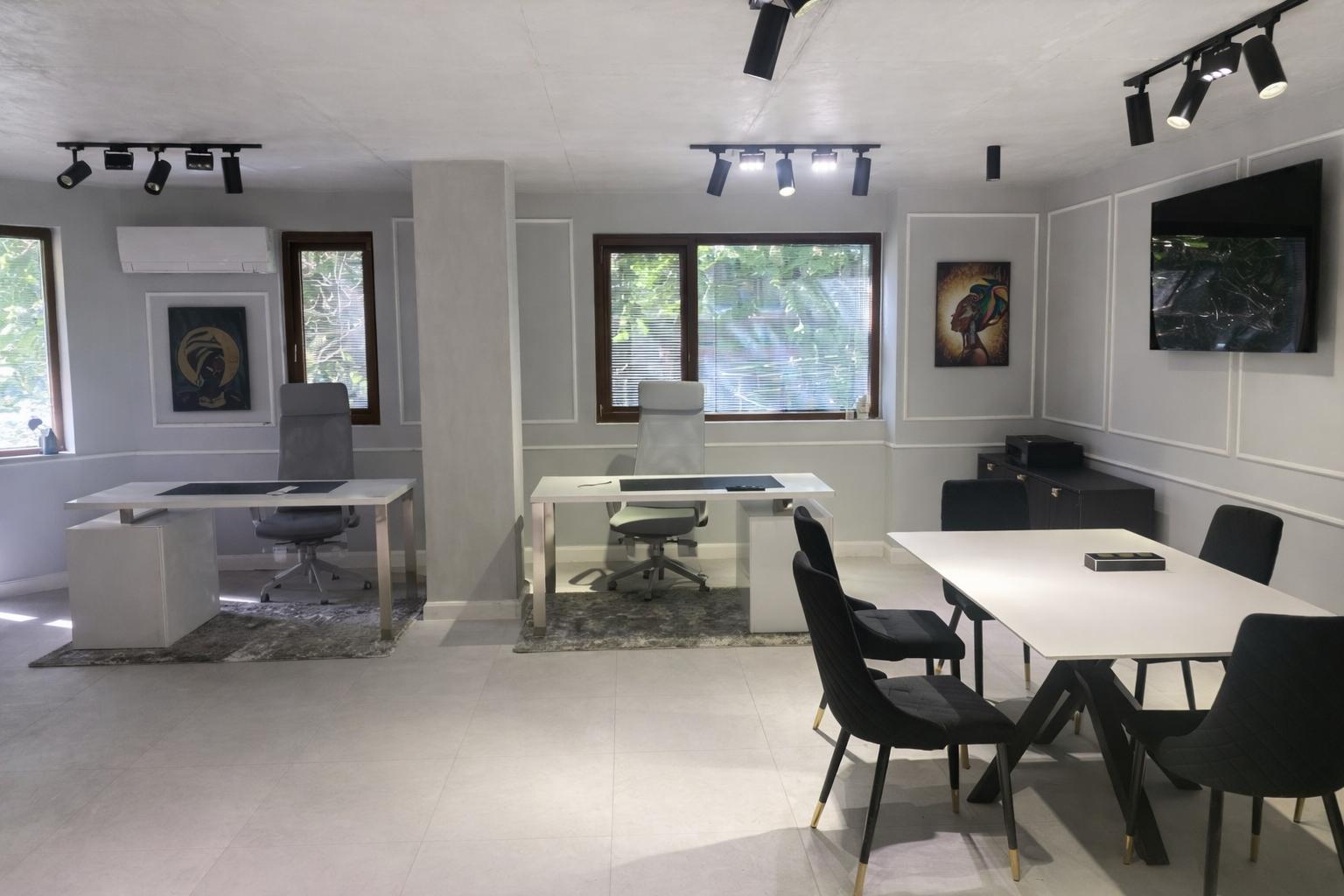 Луксозно обзаведен ОФИС в Центъра