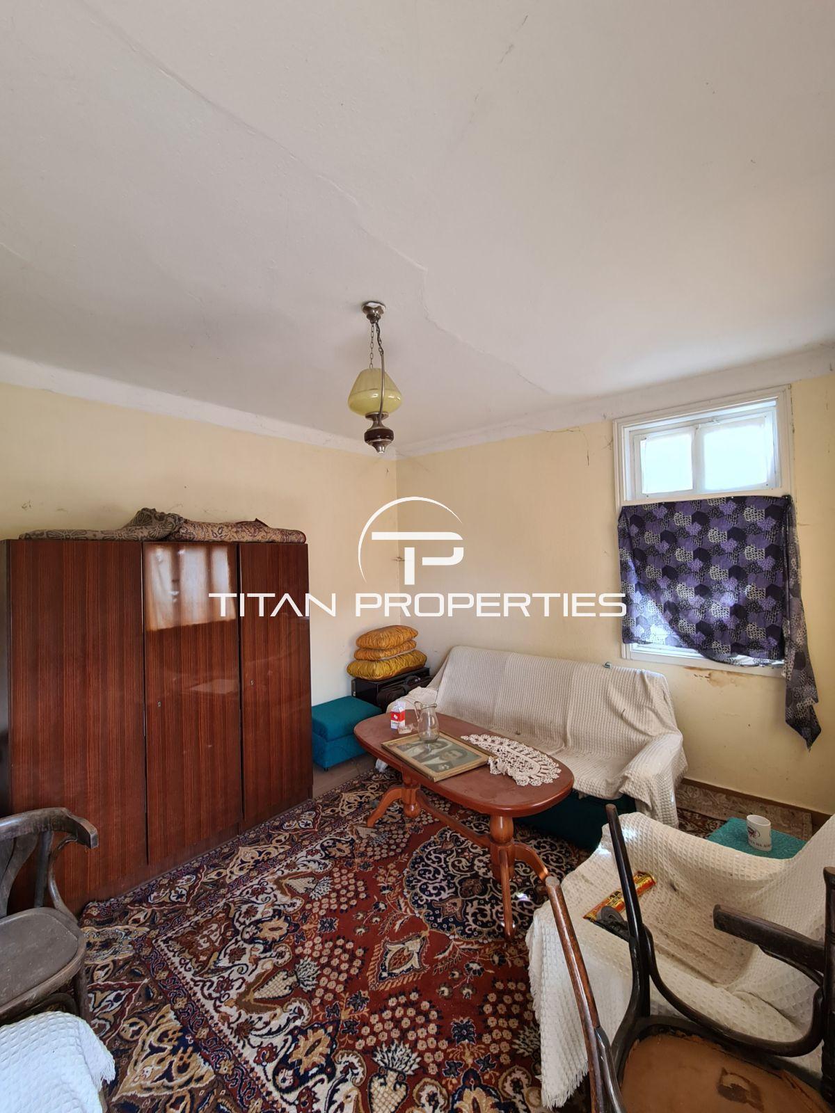 Двуетажна къща за продажба в с. Брестовица